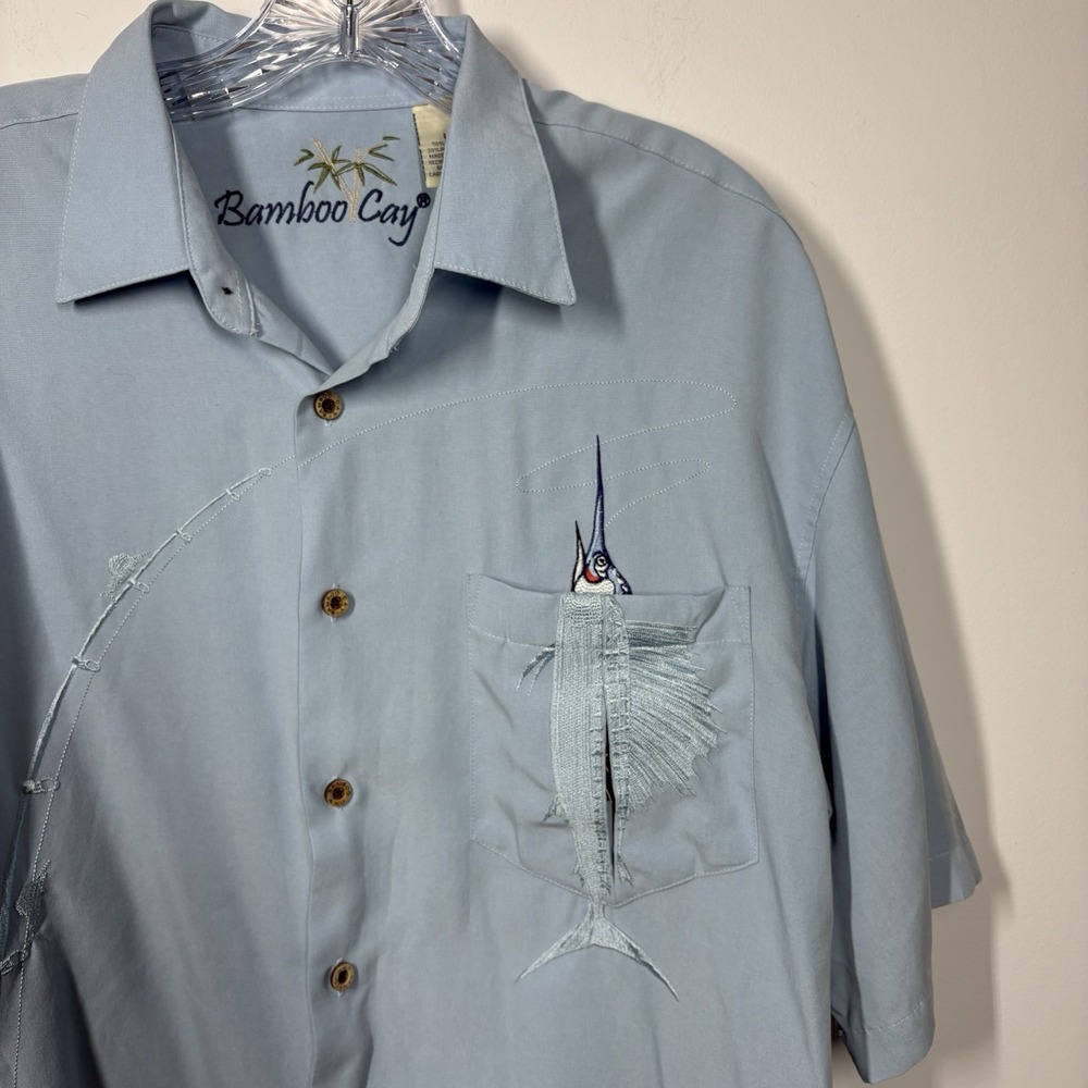 Bamboo Cay Men Short Sleeve Button Up Shirt Size L Blue Embroidered Fishing Pole - Picture 2 of 9